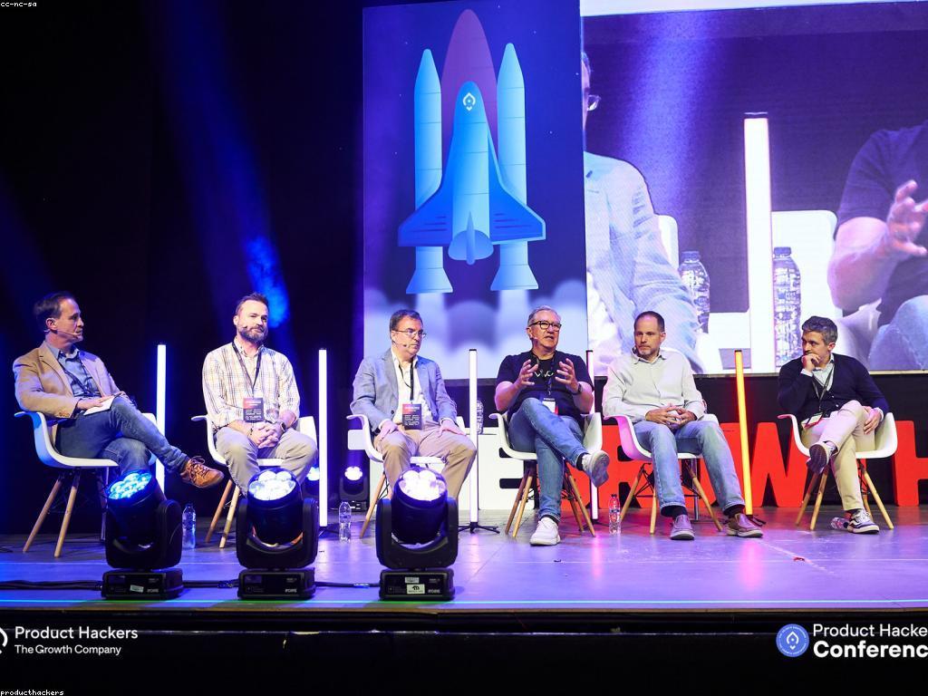 របាយការណ៍និងសកម្មភាព: ការវិភាគនិងយុទ្ធសាស្ត្រ